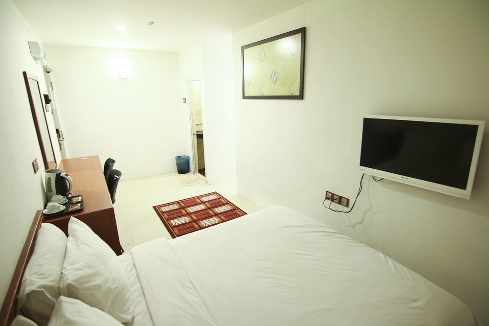 AG Hotel Penang Gelugor Bagian luar foto