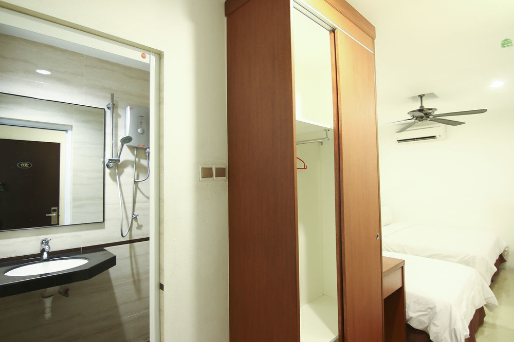 AG Hotel Penang Gelugor Bagian luar foto